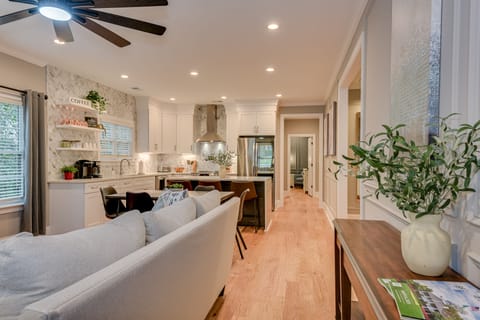 Open Living, Dining & Kitchen Area (1)