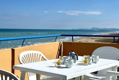 SE057 - Senigallia, wonderful seafront penthouse Apartment in Senigallia