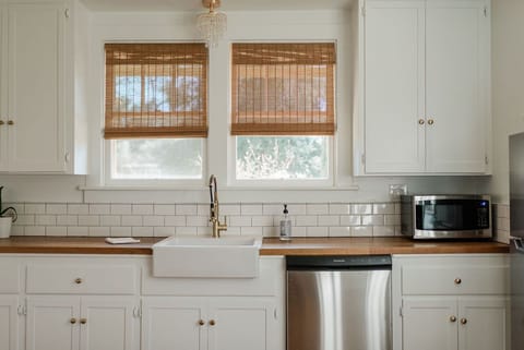 Urban Thread Retreat (1070)