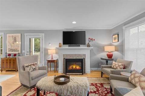 Gorgeous 3 bedroom in popular Stowe location. (7343)