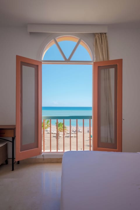 Luxury Apartment | 3 bedrooms, iron/ironing board, free WiFi
