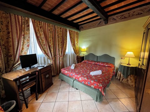 Comfort Double or Twin Room | Minibar, in-room safe, desk, soundproofing