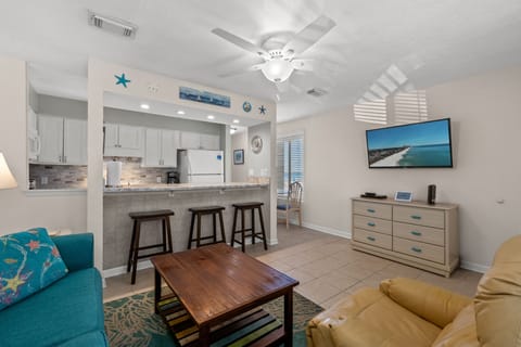 Spacious area to hangout with your family.