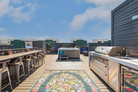 1412 - Rooftop Grill and Kitchen Area