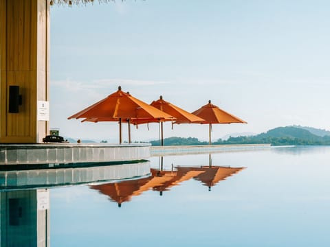 2 outdoor pools