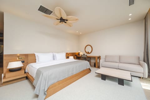 Premium Double Room | Premium bedding, in-room safe, desk, laptop workspace