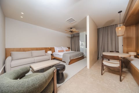 Premium Double Room | Premium bedding, in-room safe, desk, laptop workspace