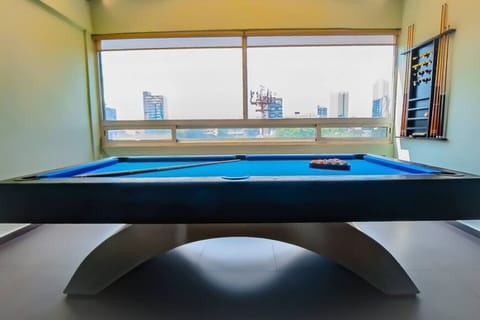 Escape to our Mexico City urban oasis! Enjoy a stylish space with a pool table and panoramic city views. Relax as the sun sets over the vibrant skyline, offering a unique blend of entertainment and breathtaking scenery.