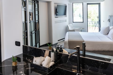 Deluxe Room Acropolis View | Minibar, in-room safe, desk, free WiFi