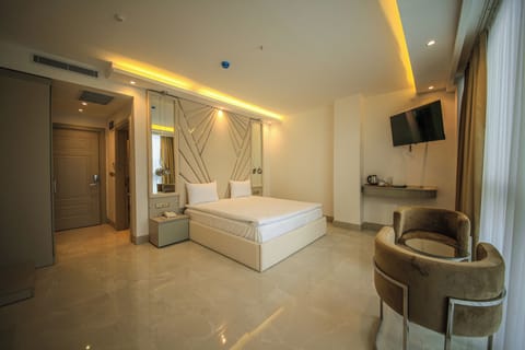 Premium Room, 1 King Bed, Non Smoking, City View | In-room safe, laptop workspace, free WiFi