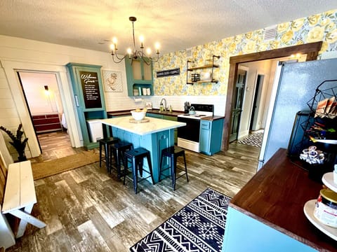 Cottage Kitchen Main Left Listing