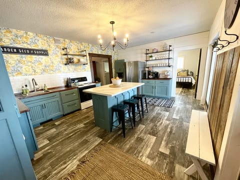 Cottage Kitchen Main Listing