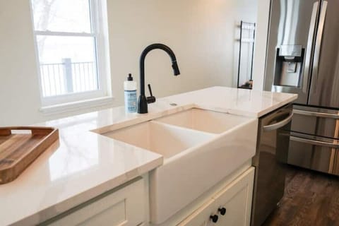 Farmhouse kitchen sink
