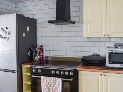 Kitchen with large oven cooker and multipurpose microwave | Avondale, Clacton on Sea
