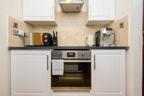 House | Private kitchen | Fridge, microwave, oven, stovetop