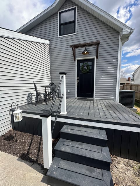 Perfect porch for a cup of coffee or a glass of wine. BBQ grill.