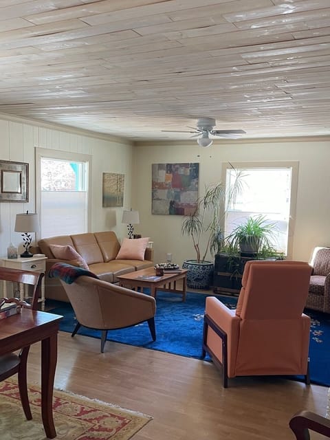 Very spacious living area