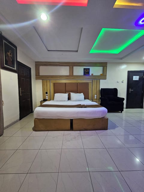 Executive Room | Premium bedding, WiFi (free), bed sheets