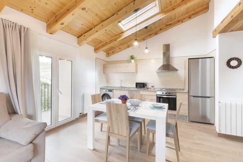 Honeymoon Apartment, Mountain View | Private kitchen | Full-size fridge, microwave, oven, stovetop
