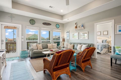 House, 3 Bedrooms | Living area | Streaming services