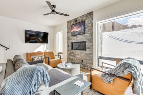Apartment (3 Bedrooms) | Front of property