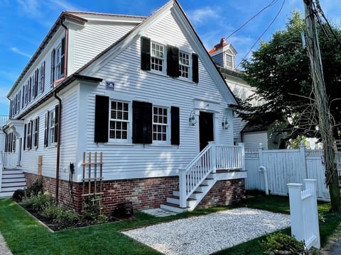 2BR apartment comprises the front part of this home, parking spot on shell area