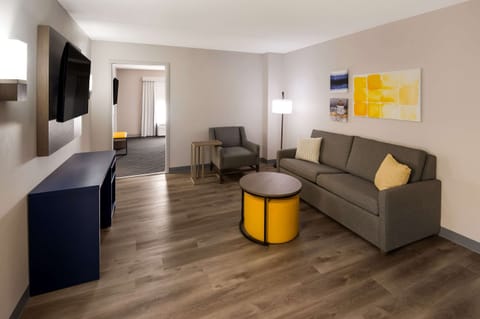 Desk, iron/ironing board, free WiFi