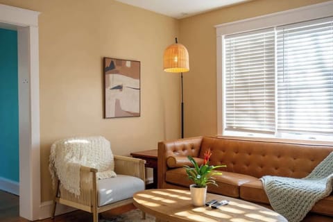 Very spacious living room with plenty of seating and room to spread out. 