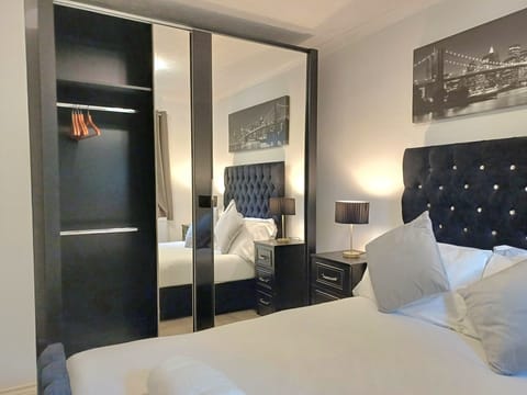 House | 3 bedrooms, iron/ironing board, free WiFi