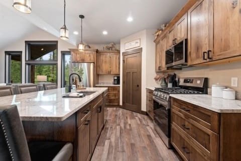 Paradise Pines-11 Medium