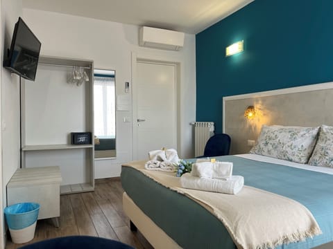 In-room safe, desk, blackout drapes, soundproofing