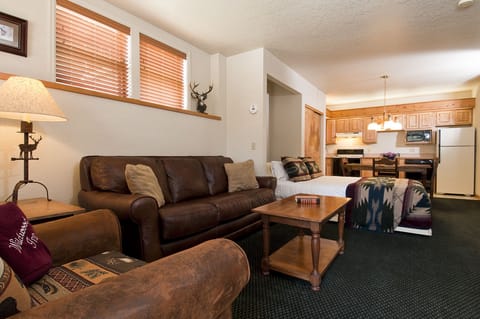Superior Studio, Multiple Beds, Hot Tub, Mountainside | Living area | 32-inch LCD TV with digital channels, Netflix, Hulu