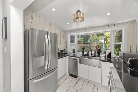 The kitchen cabinets feature push-to-open/close functionality!