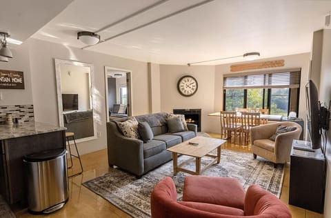 Welcome home to Silver Creek 5406, a perfect location for your Snowshoe mountain adventures!