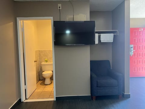 Deluxe Double Room | Television