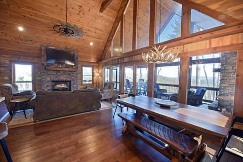 Mountain Oasis, Luxury Pet Friendly cabin rental in Blue Ridge
