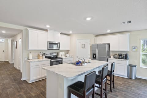 Enjoy Making Dinner In This Fully Stocked Kitchen With Additional Counter Seating