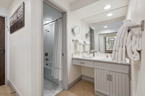 1709933465640-1443-9