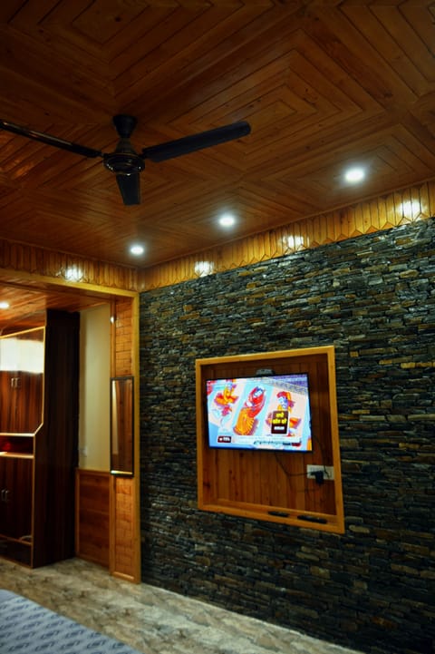 Family Suite Room with mountain view | Soundproofing, bed sheets
