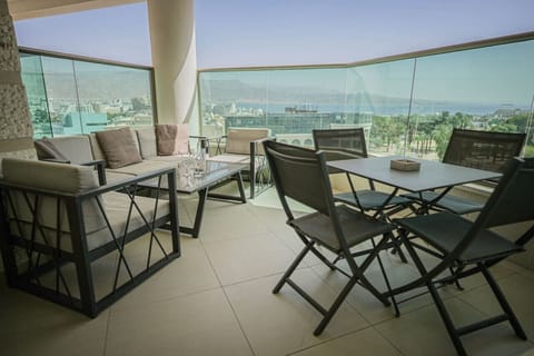 Apartment, Balcony, Beach View | Interior