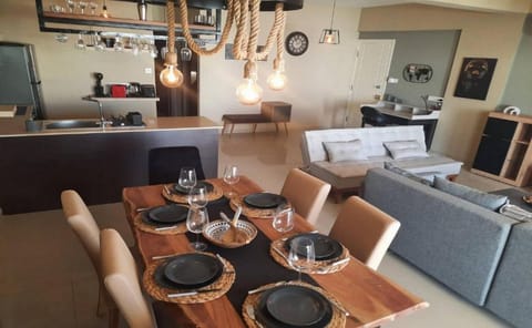 Family Apartment, Pool View | Dining room