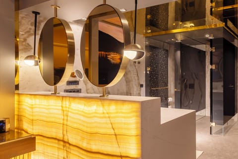 Deluxe Room | Egyptian cotton sheets, premium bedding, down comforters, minibar