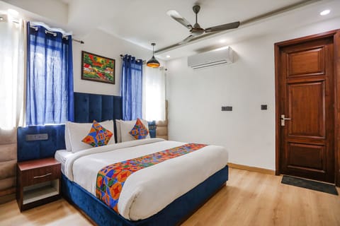 Egyptian cotton sheets, premium bedding, in-room safe, free WiFi