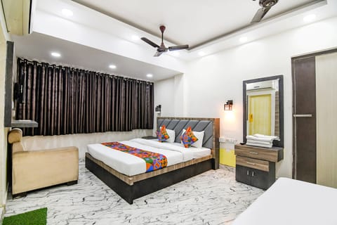 Egyptian cotton sheets, premium bedding, in-room safe, free WiFi
