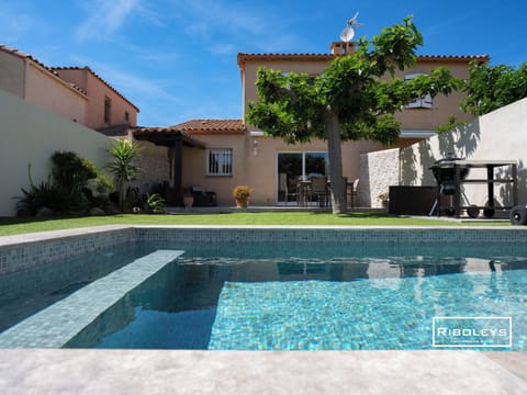 Large garden with private pool