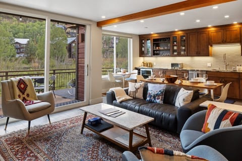 Condo, 3 Bedrooms | Living area