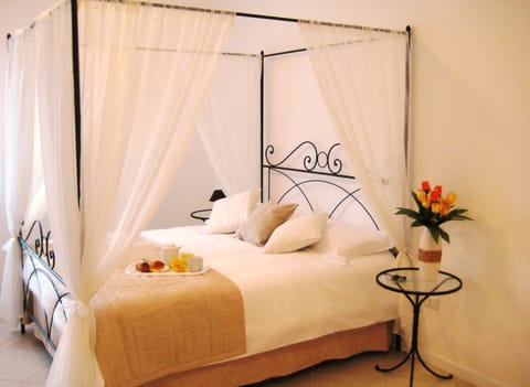 Deluxe Double or Twin Room, Garden View | Egyptian cotton sheets, premium bedding, down comforters, pillowtop beds