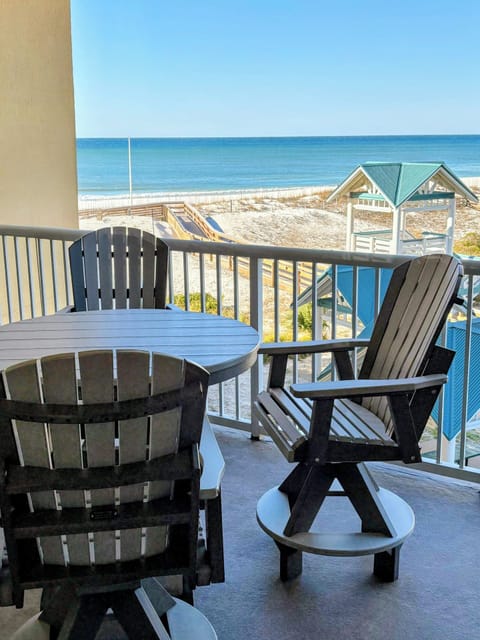 Azure 319 - Balcony