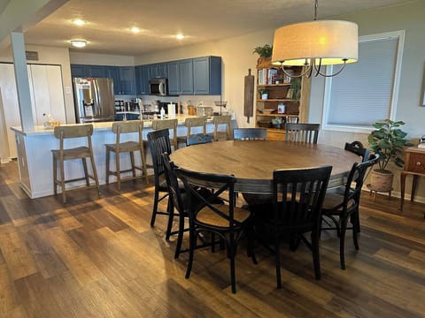 Fc35c220 076d 43bb 92c9 1916d94bc92b