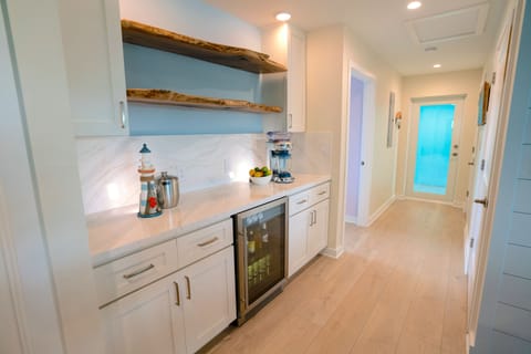 SaltyLime Bar with Bar Fridge